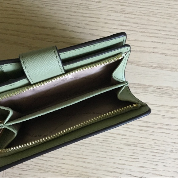 Michael Kors Light Sage Leather Bifold Wallet - Picture 5 of 8